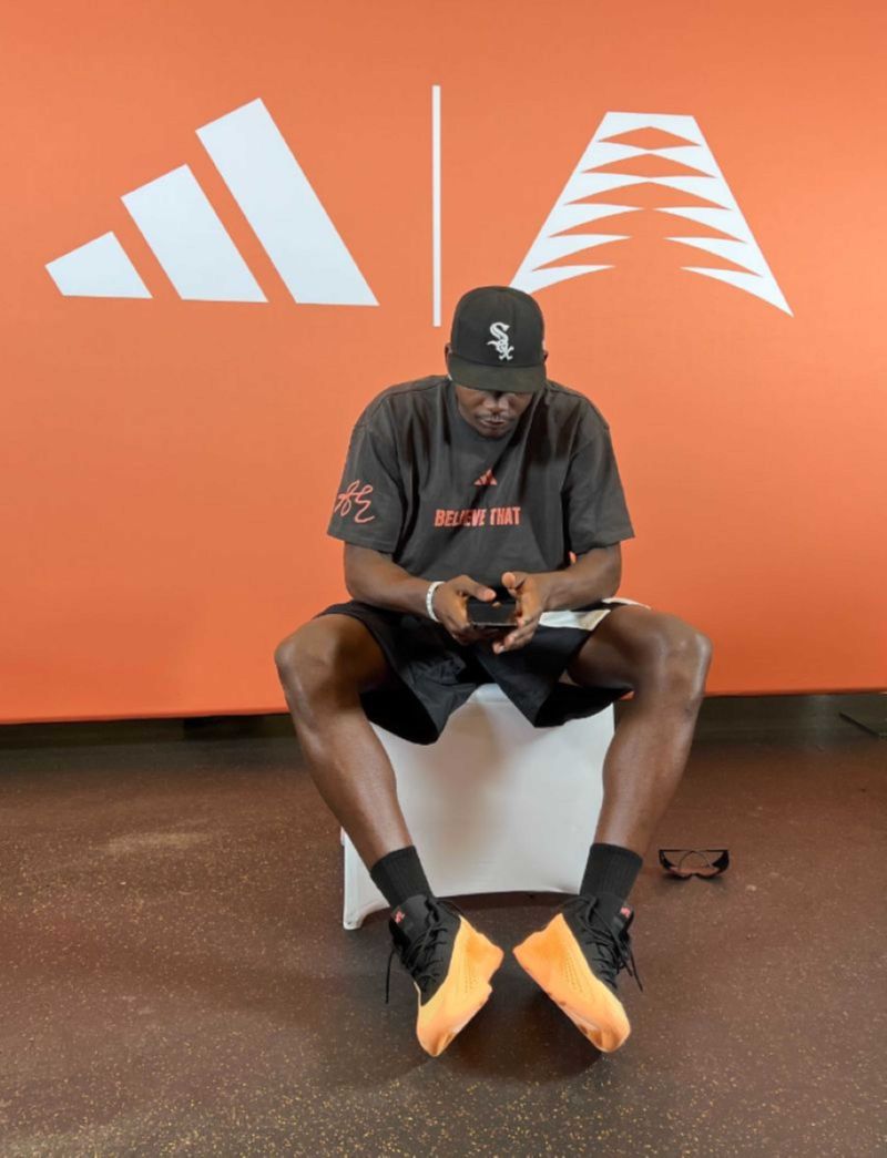 Đại diện thương hiệu adidas với dòng giày bóng rổ AE1