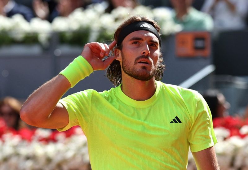 Tsitsipas sở hữu những cú backhand một tay đẹp mắt và lối đánh toàn diện